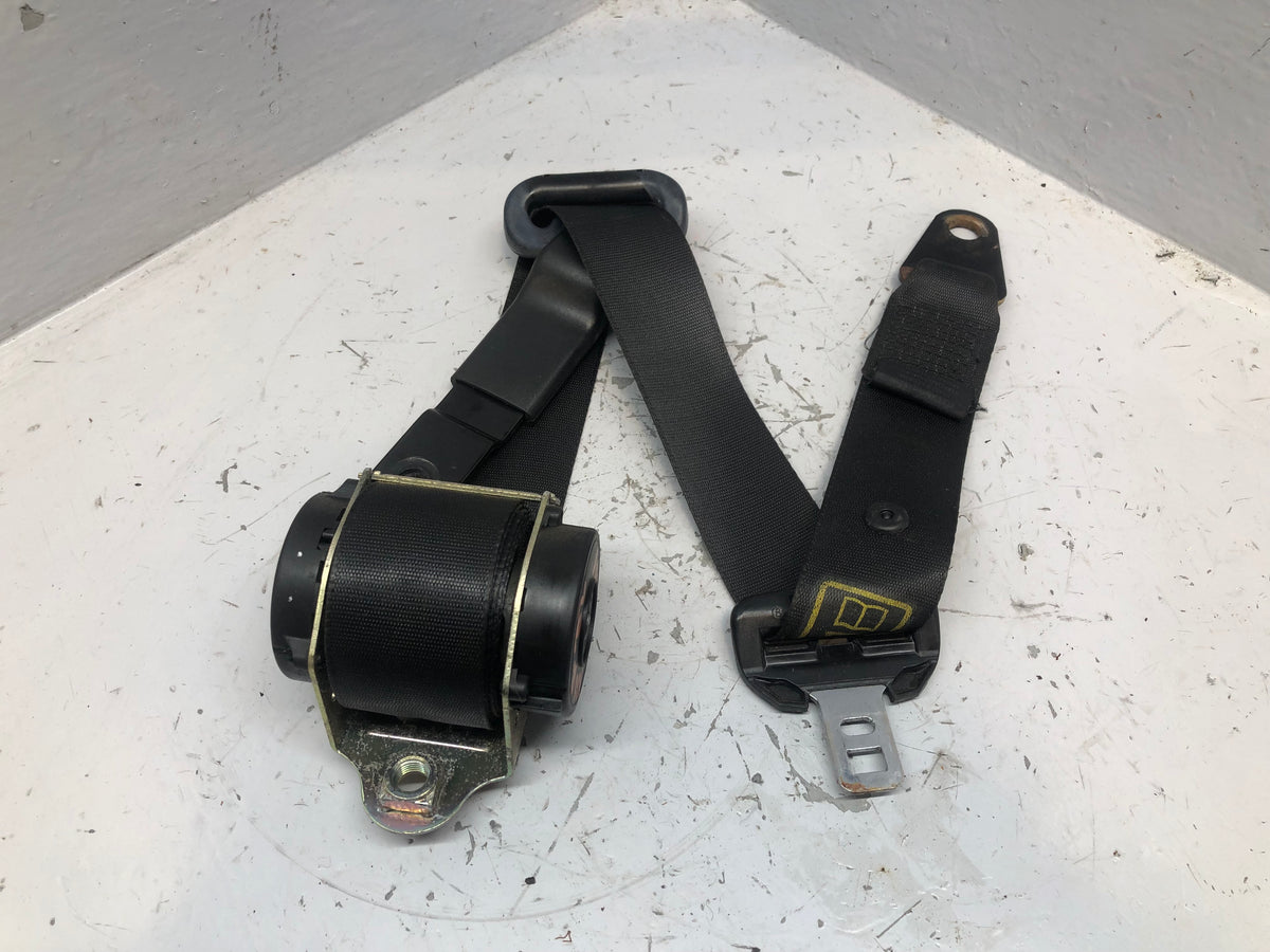 Discovery 2 Seat Belt Near Side Rear Middle Row Black Land Rover 1998 to 2004