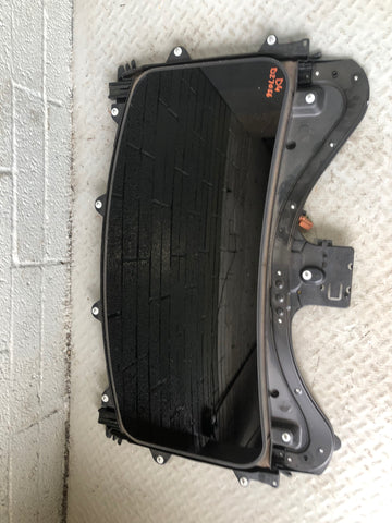 Discovery 4 Sunroof Complete with Motor and Blind Land Rover 2009 to 2016 D27056