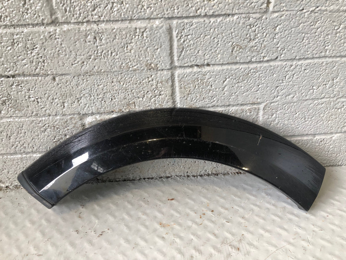 Discovery 4 Arch Trim Off Side Rear Quarter Santorini Black 2009 to 2016