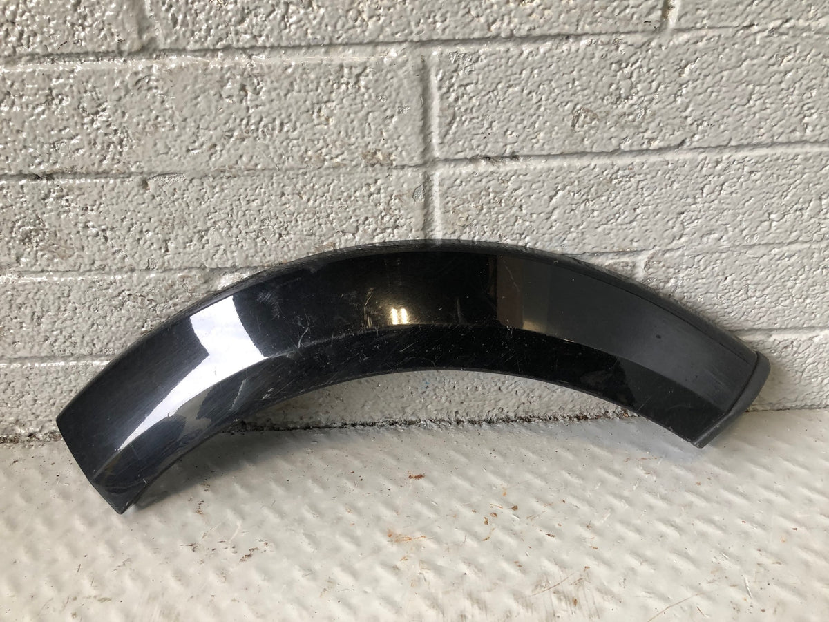 Discovery 4 Arch Trim Near Side Rear Quarter Santorini Black 2009 to 2016