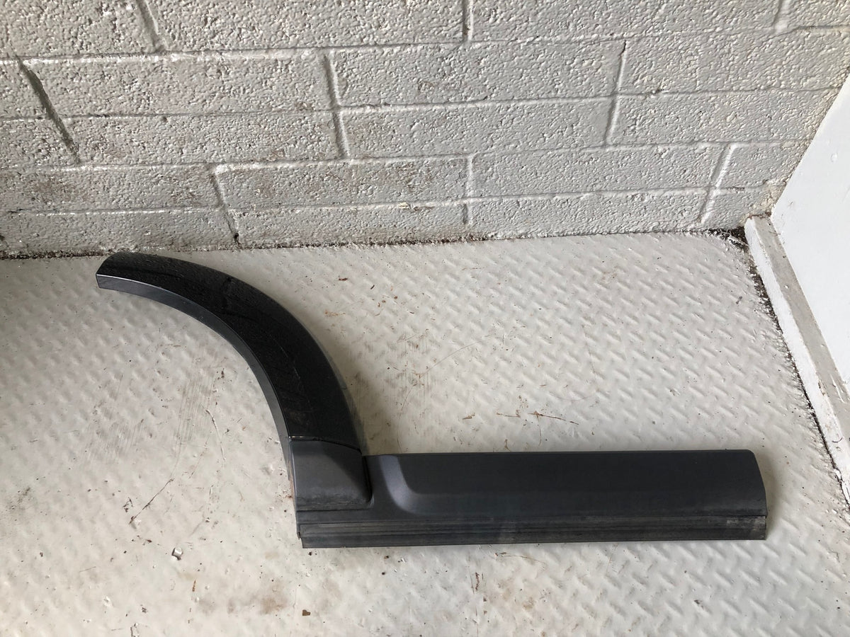 Discovery 4 Door Wheel Arch Trim Off Side Rear Santorini Black Land Rover