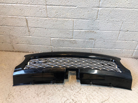 Range Rover Sport Front Grille Facelift in Black and Silver L320 2009 to 2013