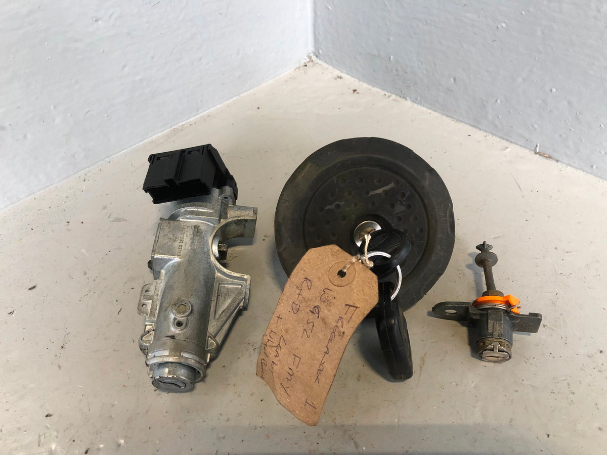 Freelander 1 Ignition Barrel and 1 x Keys Fuel Cap Door Lock Land Rover R10095