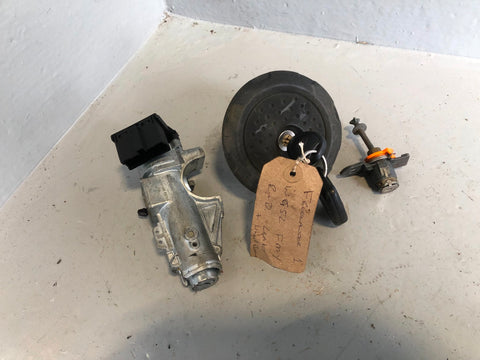 Freelander 1 Ignition Barrel and 1 x Keys Fuel Cap Door Lock Land Rover R10095