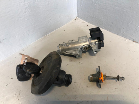 Freelander 1 Ignition Barrel and 1 x Keys Fuel Cap Door Lock Land Rover R10095
