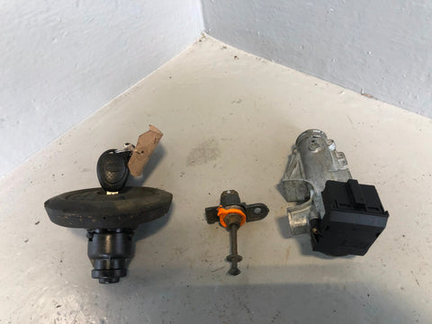 Freelander 1 Ignition Barrel and 1 x Keys Fuel Cap Door Lock Land Rover R10095