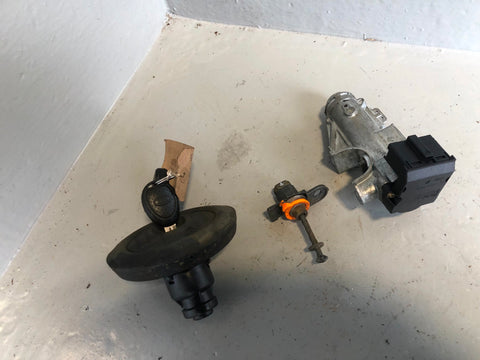 Freelander 1 Ignition Barrel and 1 x Keys Fuel Cap Door Lock Land Rover R10095