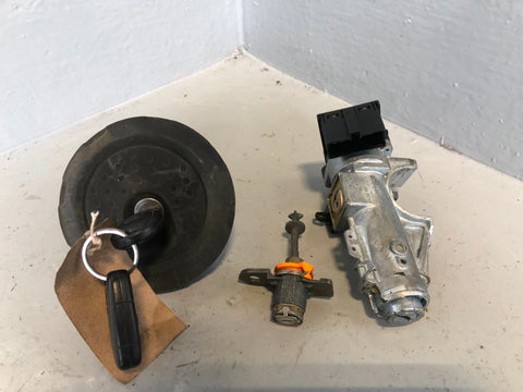 Freelander 1 Ignition Barrel and 1 x Keys Fuel Cap Door Lock Land Rover R10095