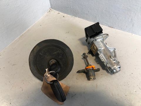 Freelander 1 Ignition Barrel and 1 x Keys Fuel Cap Door Lock Land Rover R10095