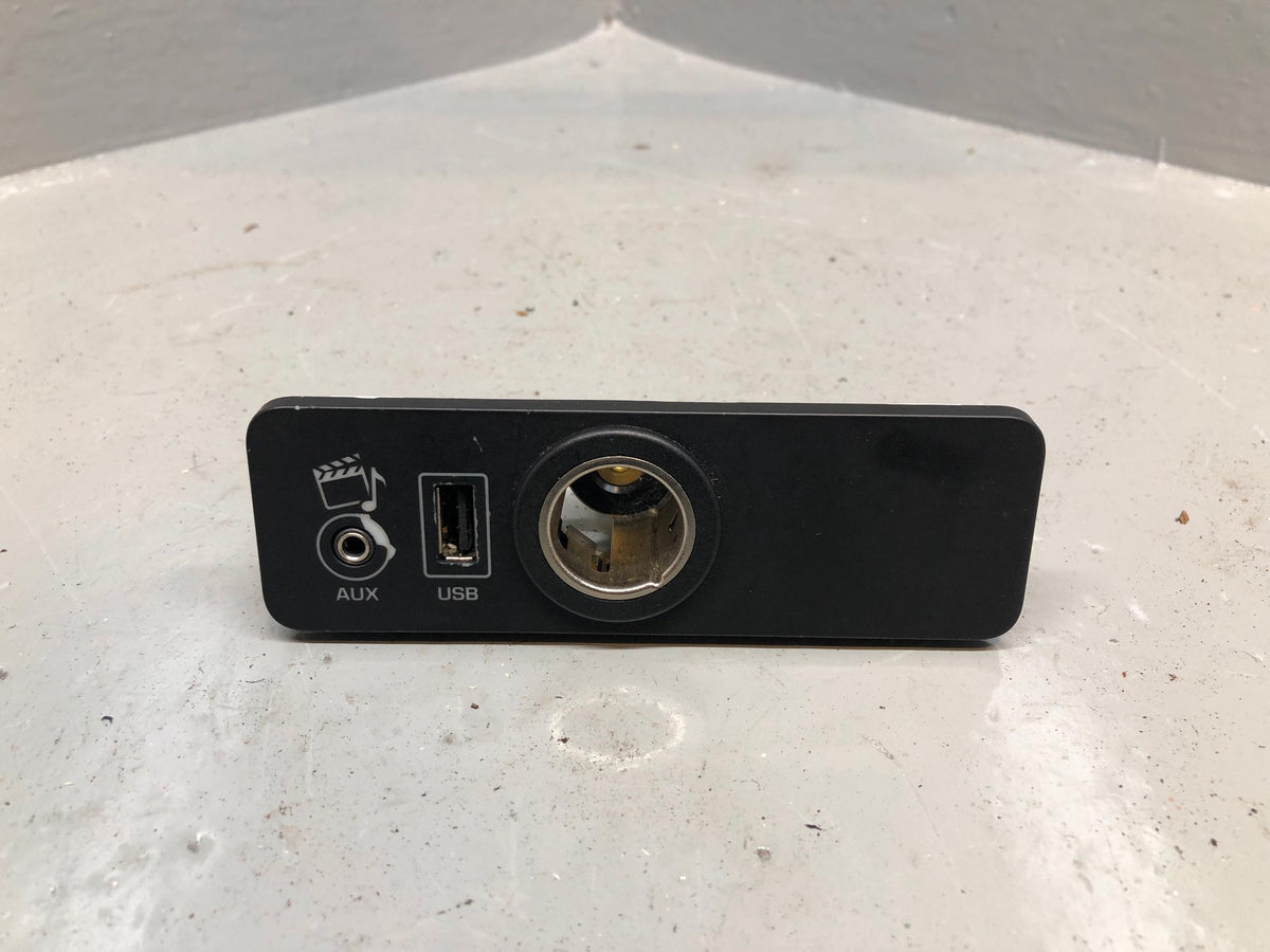 Range Rover Evoque Aux USB 12v Port CPLA-19C166-CB L538 2011 to 2018