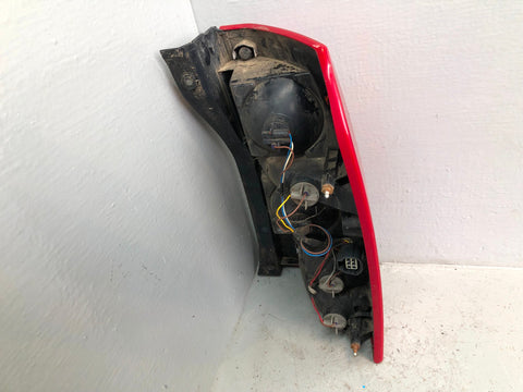 Discovery 3 Tail Light Cluster Near Side Rear XFB000573 2004 to 2009 D17036