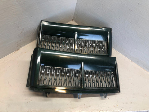 Range Rover L322 Wing Side Grilles Vents Epsom Green 2002 to 2009 K15046