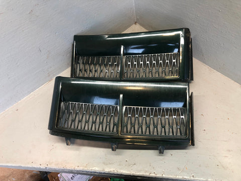 Range Rover L322 Wing Side Grilles Vents Epsom Green 2002 to 2009 K15046