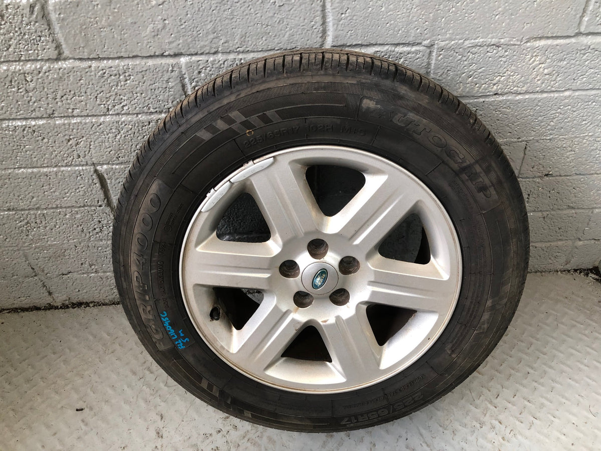 Freelander 2 Alloy Wheel and Tyre 17" Land Rover 225/65R17 2006 to 2015 L16095C