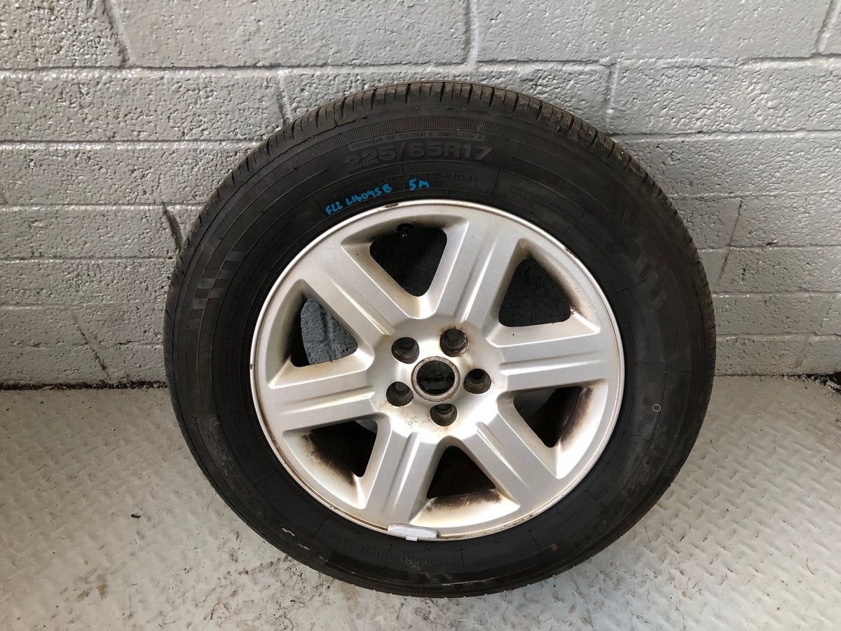 Freelander 2 Alloy Wheel and Tyre 17" Land Rover 225/65R17 2006 to 2015 L16095B