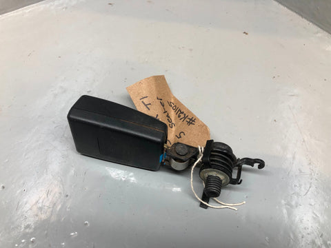 Discovery 3 Seat Belt Buckle Clasp Centre Rear Land Rover Type 1 5 Seater Only