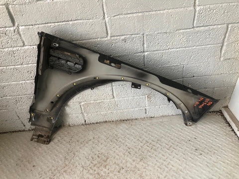 Discovery 4 Front Wing Near Side Santorini Black LRC 820 2009 to 2016 D28046