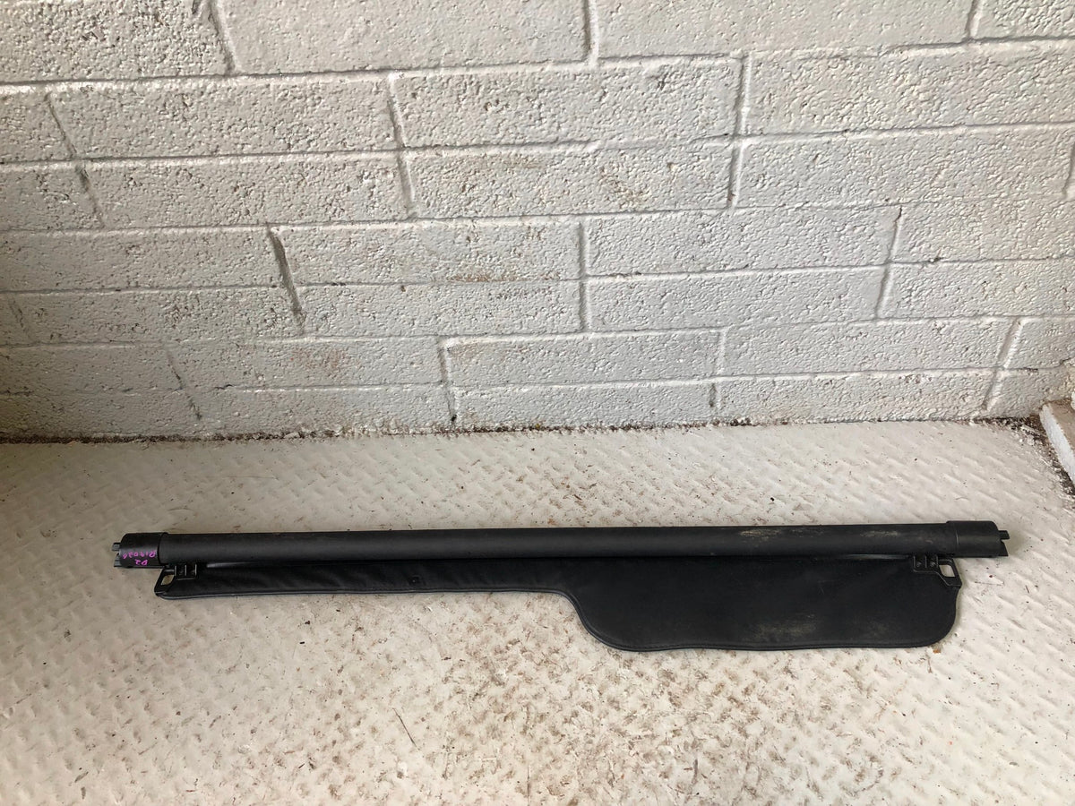 Discovery 2 Load Cover Parcel Shelf Retractable in Black Land Rover R19026