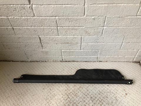 Discovery 2 Load Cover Parcel Shelf Retractable in Black Land Rover R19026