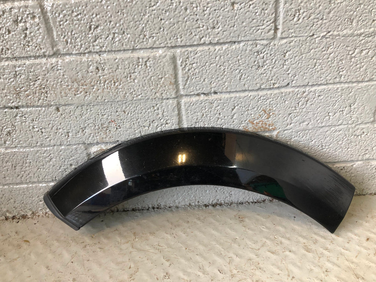 Discovery 4 Wheel Arch Trim Rear Quarter Off Side Santorini Black Land Rover