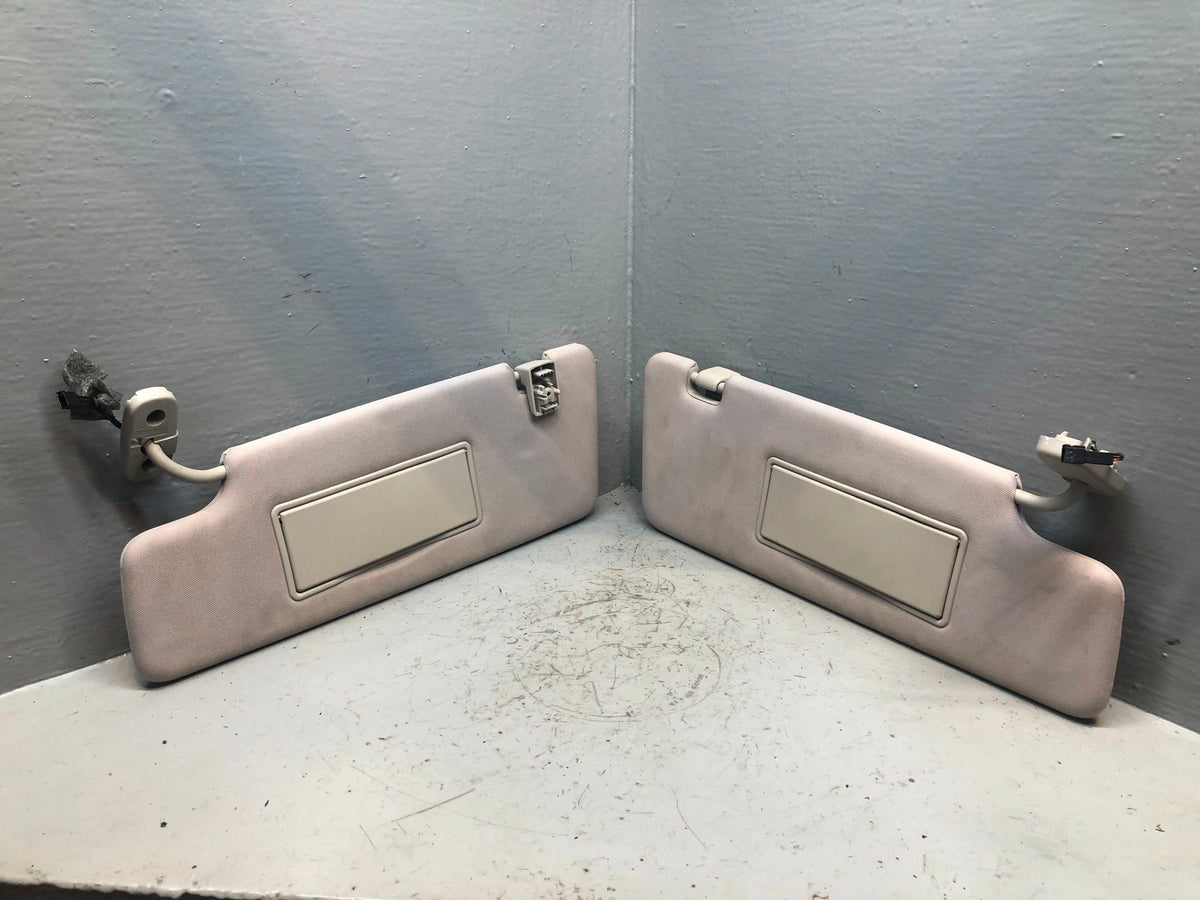 Discovery 4 Sun Visors Illuminated Pair Of Land Rover 2009 to 2016 L05125