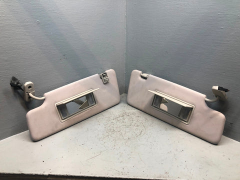 Discovery 4 Sun Visors Illuminated Pair Of Land Rover 2009 to 2016 L05125