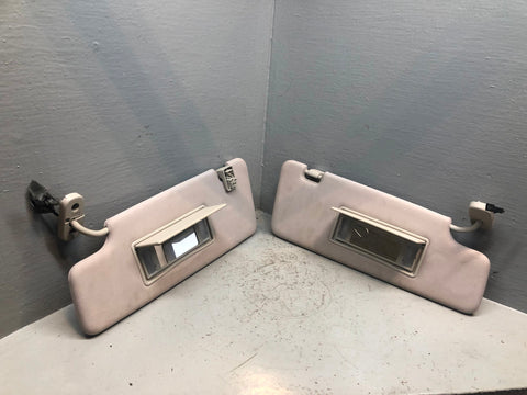 Discovery 4 Sun Visors Illuminated Pair Of Land Rover 2009 to 2016 L05125