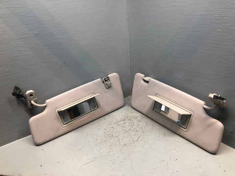 Discovery 4 Sun Visors Illuminated Pair Of Land Rover 2009 to 2016 L05125