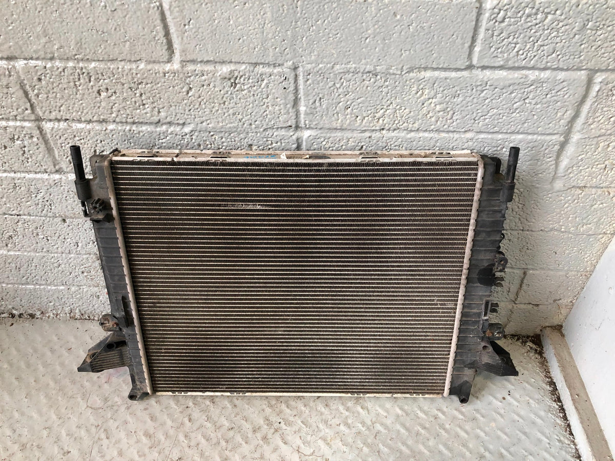Discovery 3 Radiator Engine Cooling Manual TDV6 Land Rover 7H22 8T000 AA