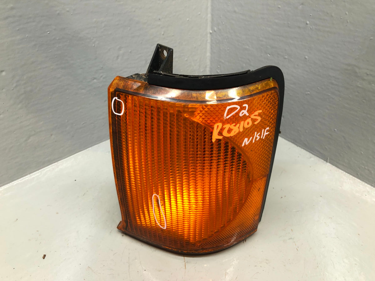 Discovery 2 Indicator Near Side Front TD5 And V8 Land Rover 1998 to 2002 R28105
