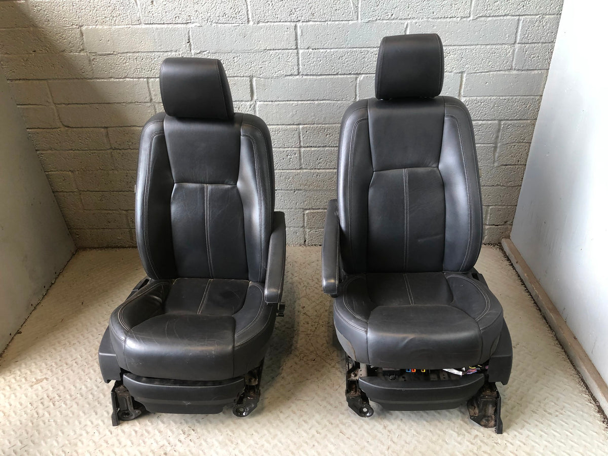 Discovery 4 Seats Leather Electric Front x 2 L319 Land Rover 2009 to 2014 D28046