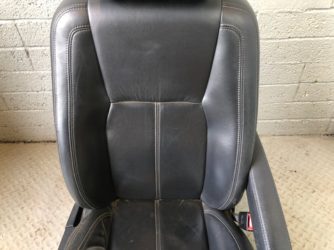 Discovery 4 Seats Leather Electric Front x 2 L319 Land Rover 2009 to 2014 D28046
