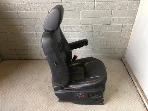 Discovery 4 Seats Leather Electric Front x 2 L319 Land Rover 2009 to 2014 D28046