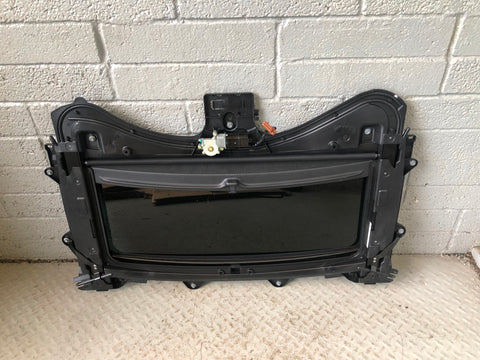 Discovery 4 Sunroof Complete with Motor and Blind Land Rover 2009 to 2016 D28046