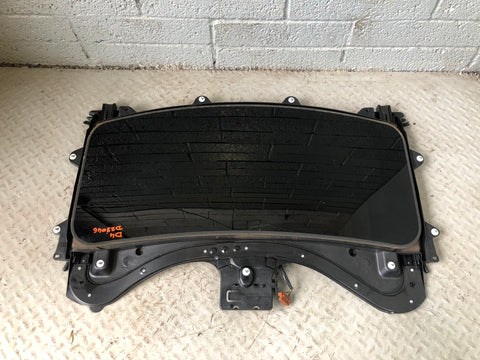 Discovery 4 Sunroof Complete with Motor and Blind Land Rover 2009 to 2016 D28046