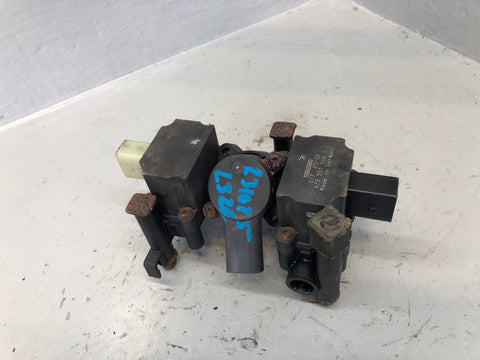 Range Rover L322 Air Suspension Crossover Valve Block Centre 472 551 566 0