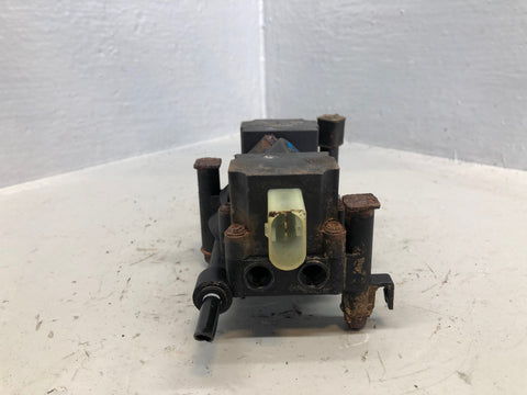 Range Rover L322 Air Suspension Crossover Valve Block Centre 472 551 566 0