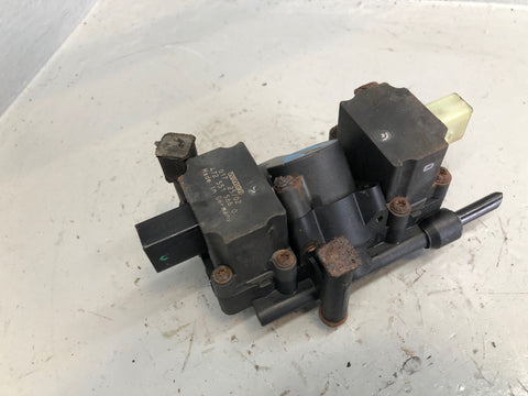Range Rover L322 Air Suspension Crossover Valve Block Centre 472 551 566 0