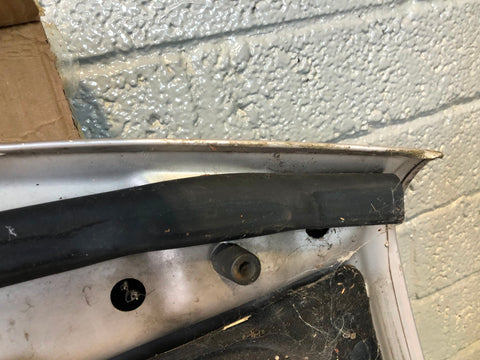 Discovery 2 Bonnet in Blenheim Silver LRC 642 Land Rover 1998 to 2004