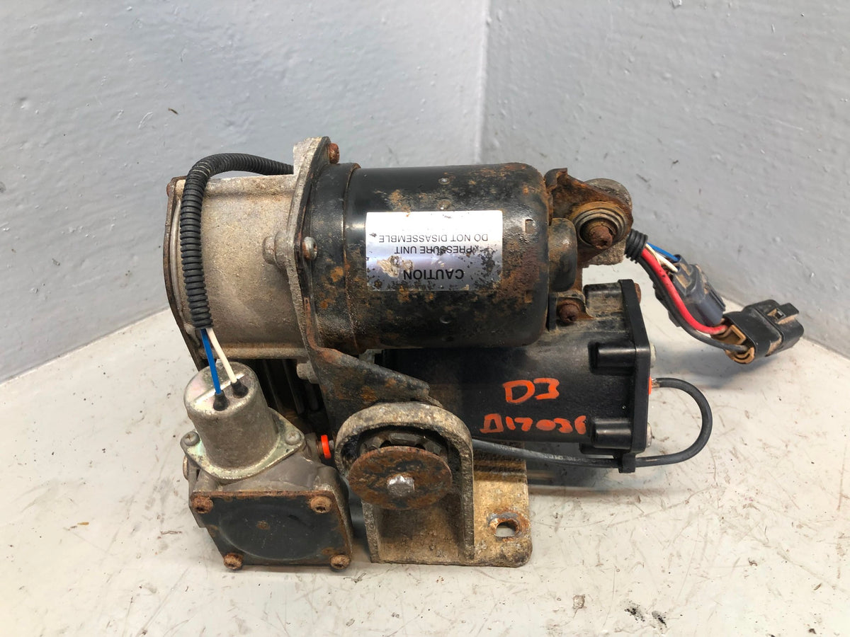 Discovery 3 Air Suspension Compressor Hitachi Land Rover 2004 to 2009 D17036