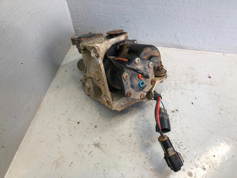 Discovery 3 Air Suspension Compressor Hitachi Land Rover 2004 to 2009 D17036