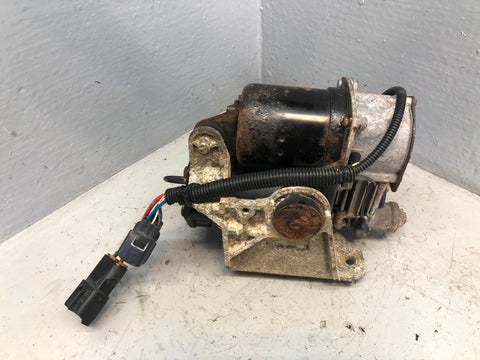 Discovery 3 Air Suspension Compressor Hitachi Land Rover 2004 to 2009 D17036