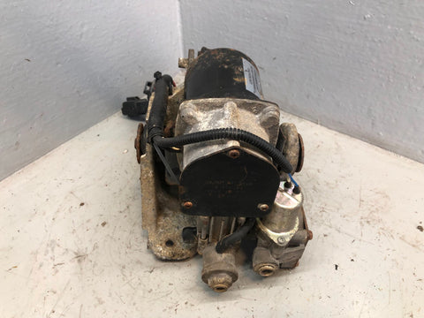 Discovery 3 Air Suspension Compressor Hitachi Land Rover 2004 to 2009 D17036