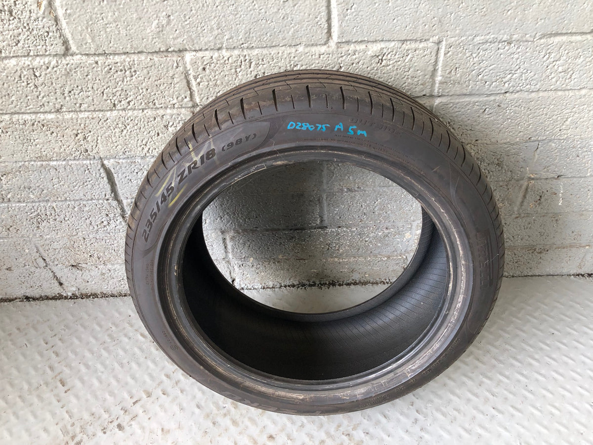 Pirelli Part Worn Tyre 235/45ZR18 5mm Tread 235 45 18 D28075A
