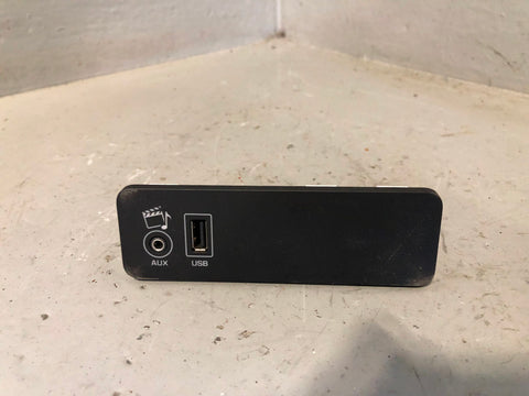 Range Rover L405 Aux USB Ports Connection Unit Rear 2013 to 2017