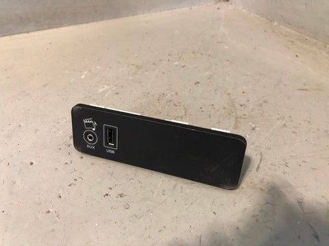 Range Rover L405 Aux USB Ports Connection Unit Rear 2013 to 2017