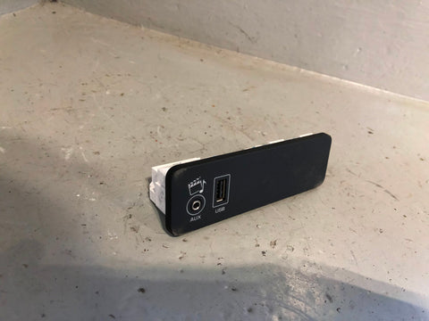 Range Rover L405 Aux USB Ports Connection Unit Rear 2013 to 2017