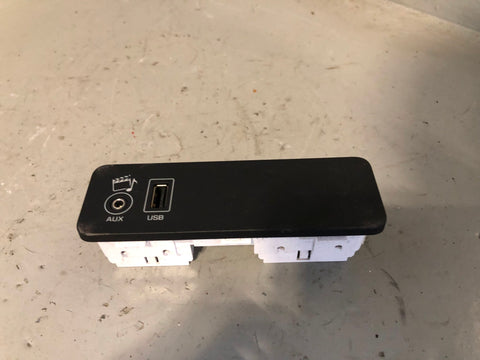 Range Rover L405 Aux USB Ports Connection Unit Rear 2013 to 2017