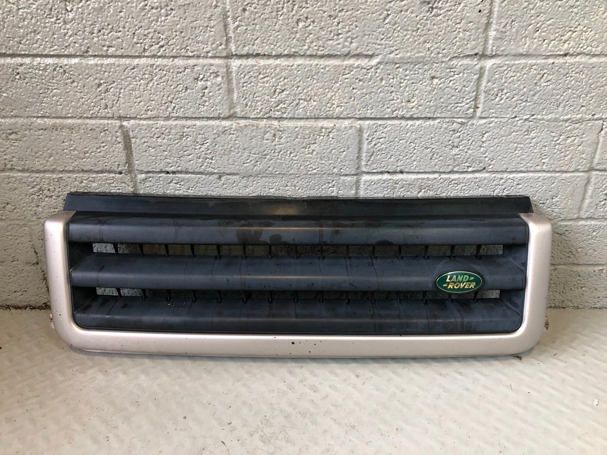 Discovery 2 Front Grille Pre-Facelift Land Rover Blenheim Silver R28105