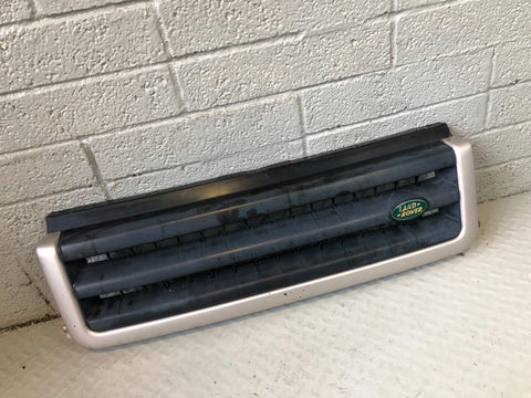 Discovery 2 Front Grille Pre-Facelift Land Rover Blenheim Silver R28105